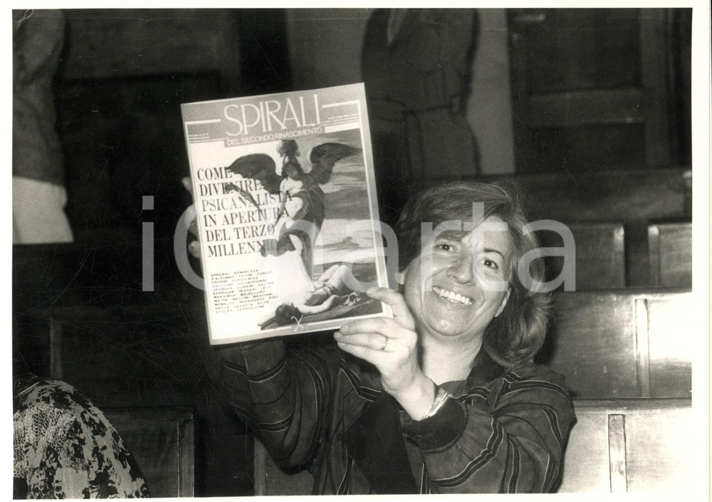 Fotografia d epoca originale 1990 ca MILANO Angela TAMBURINI al processo VERDIGLIONE Foto 24x18 1 1