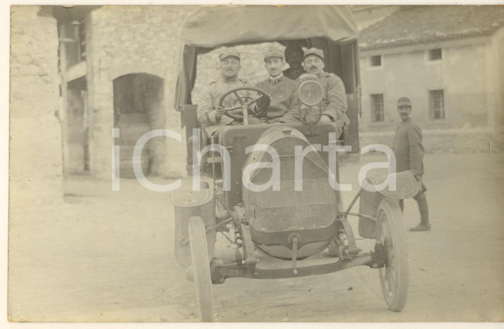Fotografia d epoca originale 1916 WW1 AREA DI IMPERIA Soldati alla guida di un automobile  Foto cartolina 1