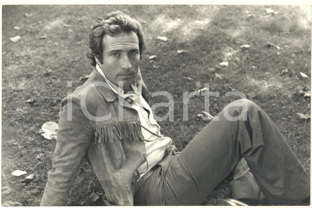 Fotografia d epoca originale 1970 ca CINEMA Maurizio MERLI  Ritratto al parco  Foto 30x20 cm 3 1