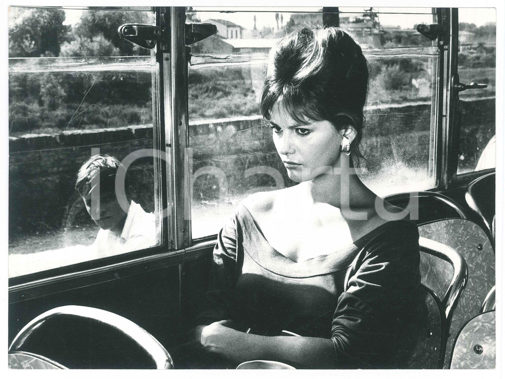 Fotografia d epoca originale 1961 LA RAGAZZA CON LA VALIGIA Claudia CARDINALE Jacques PERRIN Foto 23x17 cm 1