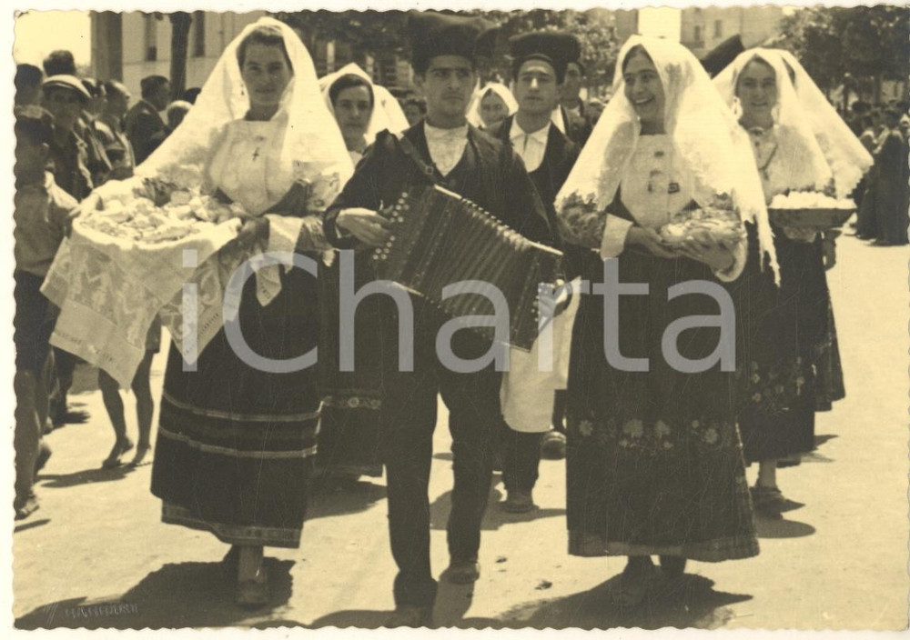 Fotografia d epoca originale 1955 ca FOLKLORE SASSARI Cavalcata Sarda  Costumi BONNANNARO  Foto 15x10 cm 1