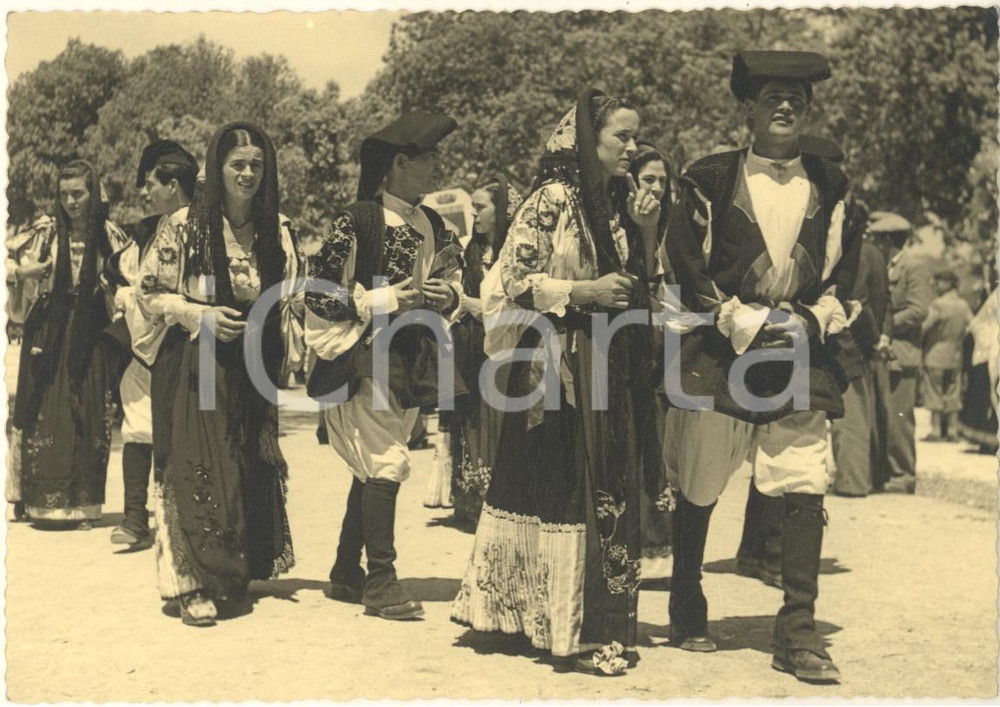 Fotografia d epoca originale 1955 ca FOLKLORE SASSARI Cavalcata Sarda  Coppie in costume Foto 15x10 1