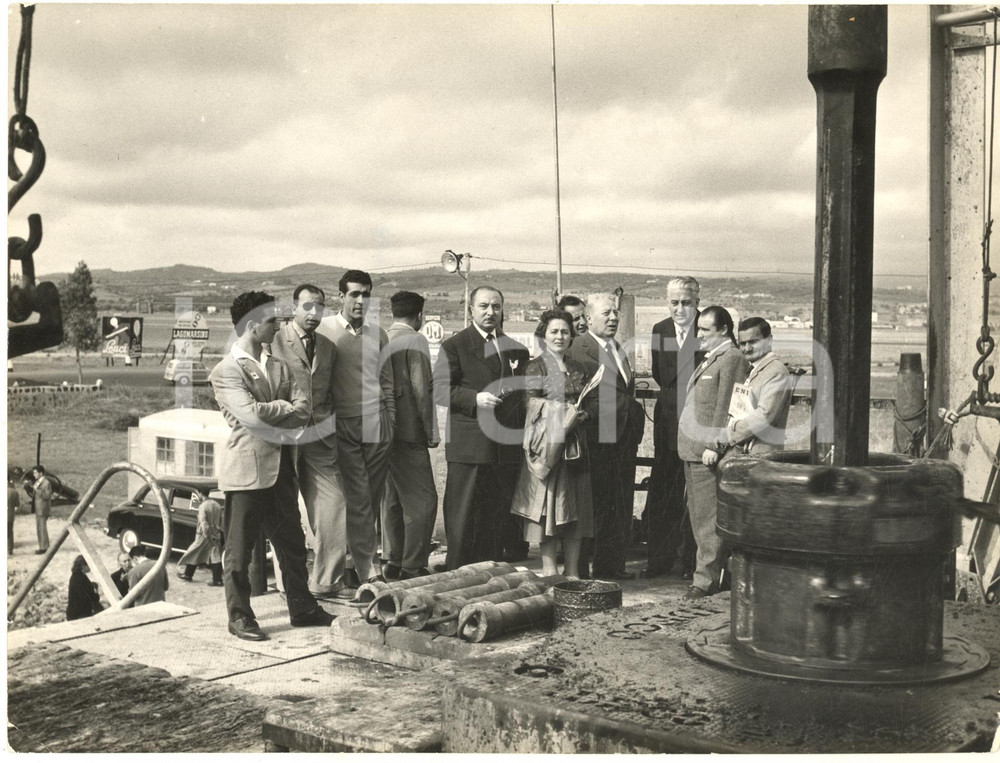 Fotografia d epoca originale 1953 SICILIA Prime trivelle per la ricerca del petrolio  Autorità 1 Foto 1