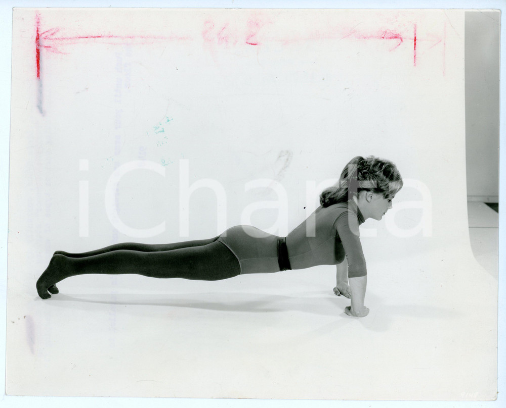 Fotografia d epoca originale 1964 CINEMA Linda EVANS Fitness  Body workout  Photo 23x19 cm 2 1