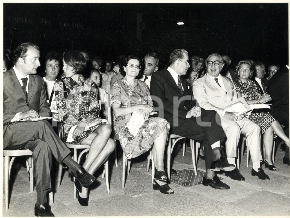 Fotografia d epoca originale 1972 PIACENZA Piazza Cavalli  Serata Musica in piazza  Sindaco Erio GHILLANI 1