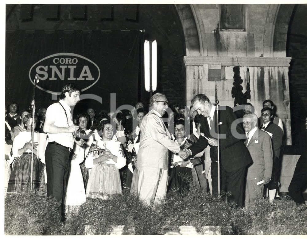 Fotografia d epoca originale 1972 PIACENZA Musica in piazza  Coro SNIA VISCOSA Sindaco Erio GHILLANI 2 1