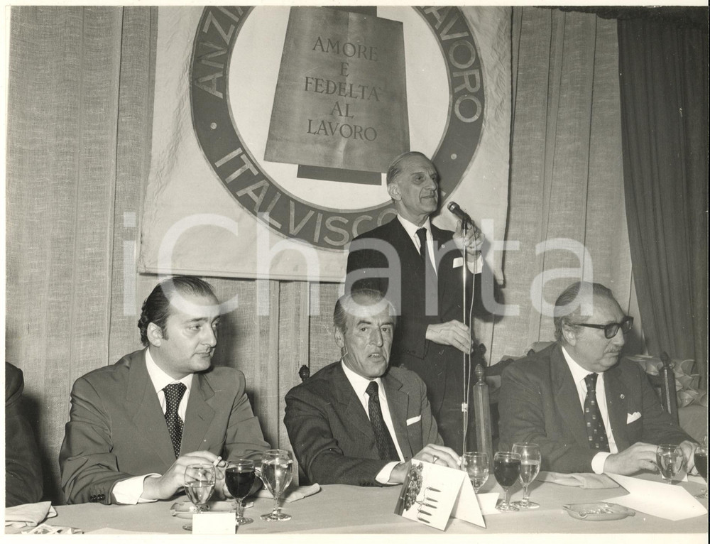 Fotografia d epoca originale 1975 ca MILANO  ITALVISCOSA  Premiazione Anziani del Lavoro Foto 3 1