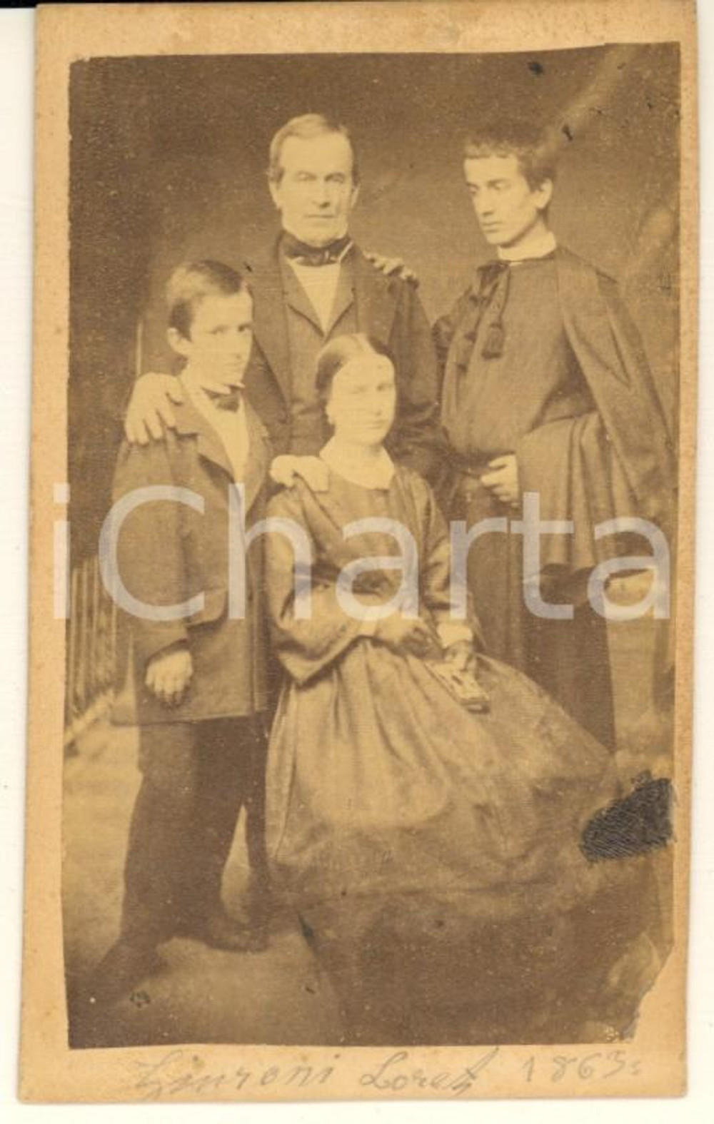 Fotografia d epoca originale 1863 ITALIA Famiglia GIURONI  LORETZ con figlio sacerdote Foto CDV 1