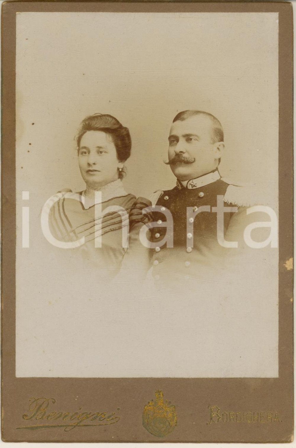 Fotografia d epoca originale 1910 ca BORDIGHERA IM Ufficiale con la moglie  Ritratto  Foto Ezio BENIGNI 1
