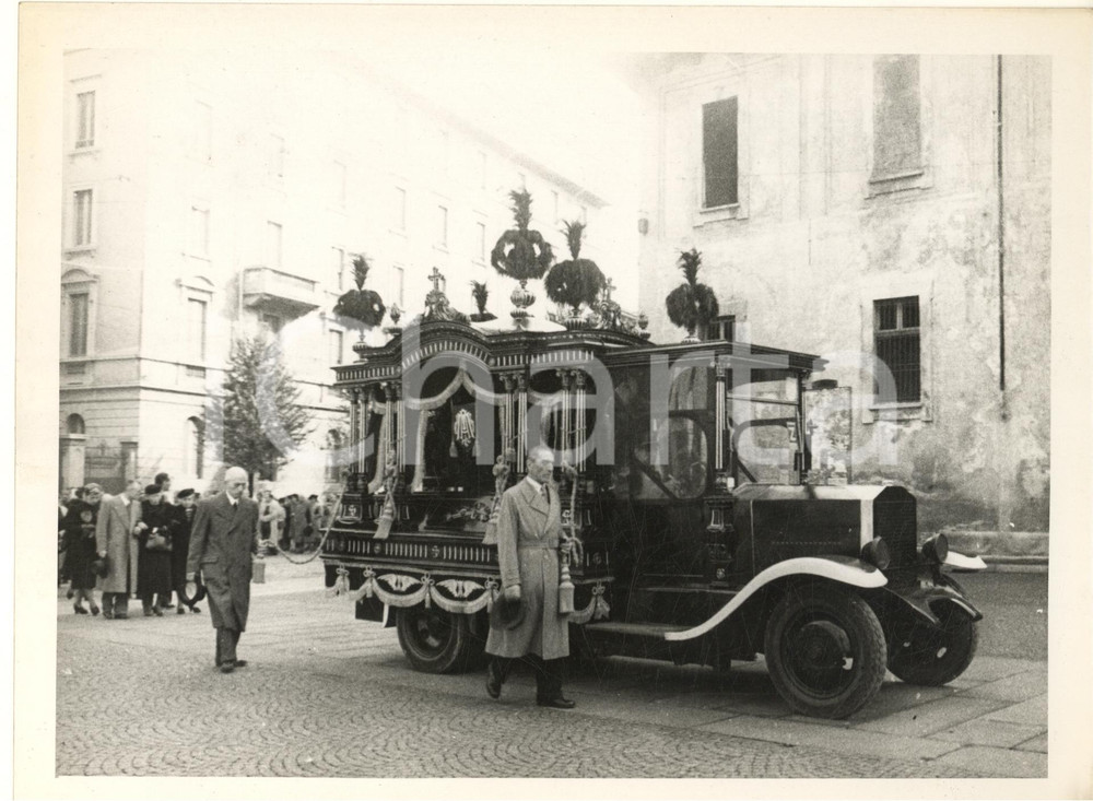 Fotografia d epoca originale Ottobre 1944 WW2 MILANO via San Vittore 21  Corteo funebre  Foto 24x18 cm 2 1