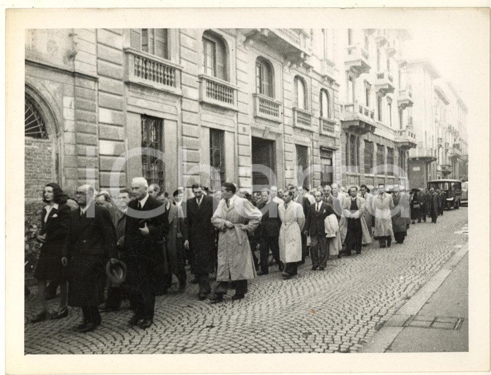 Fotografia d epoca originale Ottobre 1944 WW2 MILANO area San Vittore  Corteo funebre  Foto 7 1