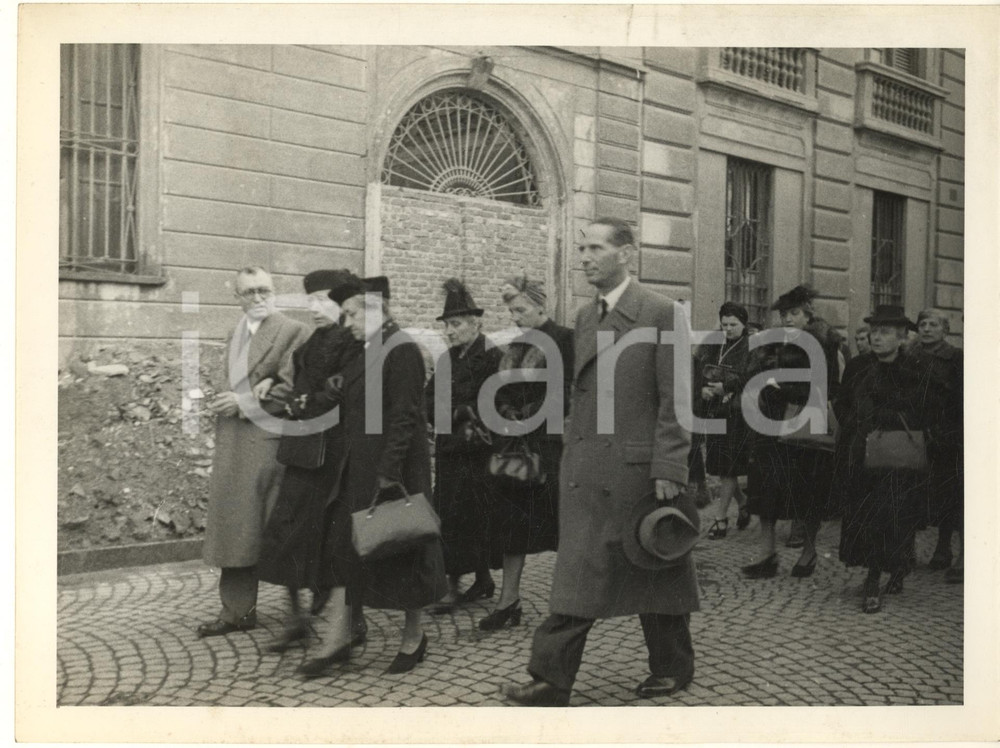 Fotografia d epoca originale Ottobre 1944 WW2 MILANO area San Vittore  Corteo funebre  Foto 9 1