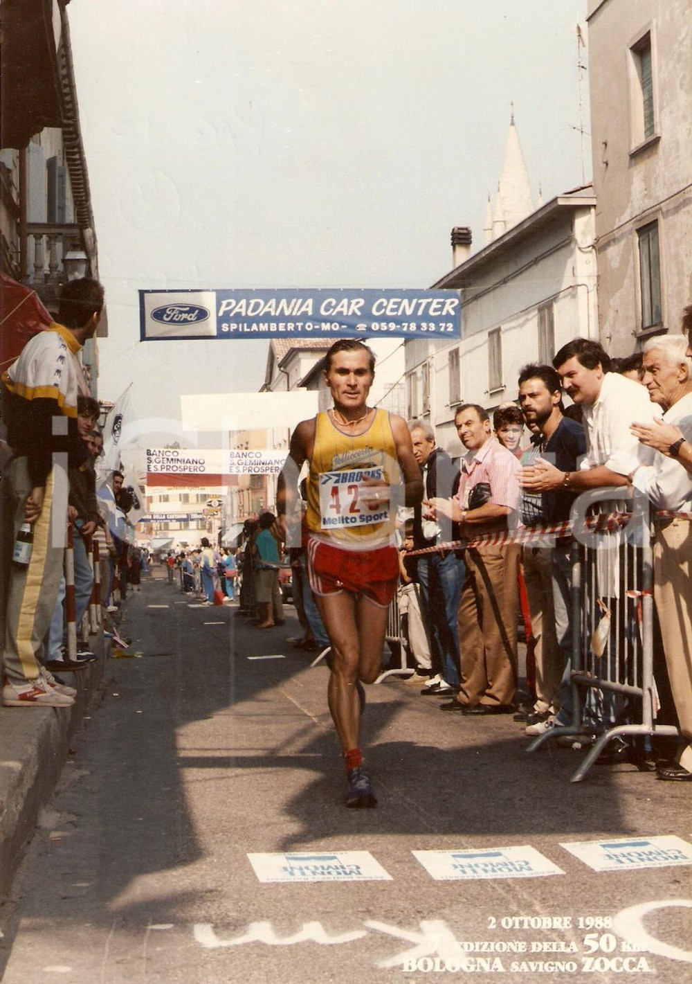 Fotografia d epoca originale 1988 BOLOGNA SAVIGNO ZOCCA 7 Edizione MARATONA Ivo BASILI verso il traguardo 1