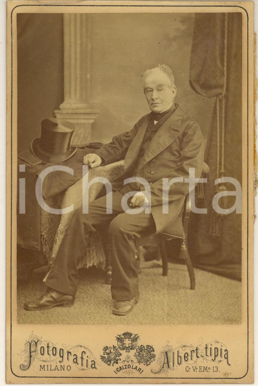 Fotografia d epoca originale 1880 ca MILANO Ritratto maschile con cilindro Foto Icilio CALZOLARI 2 1