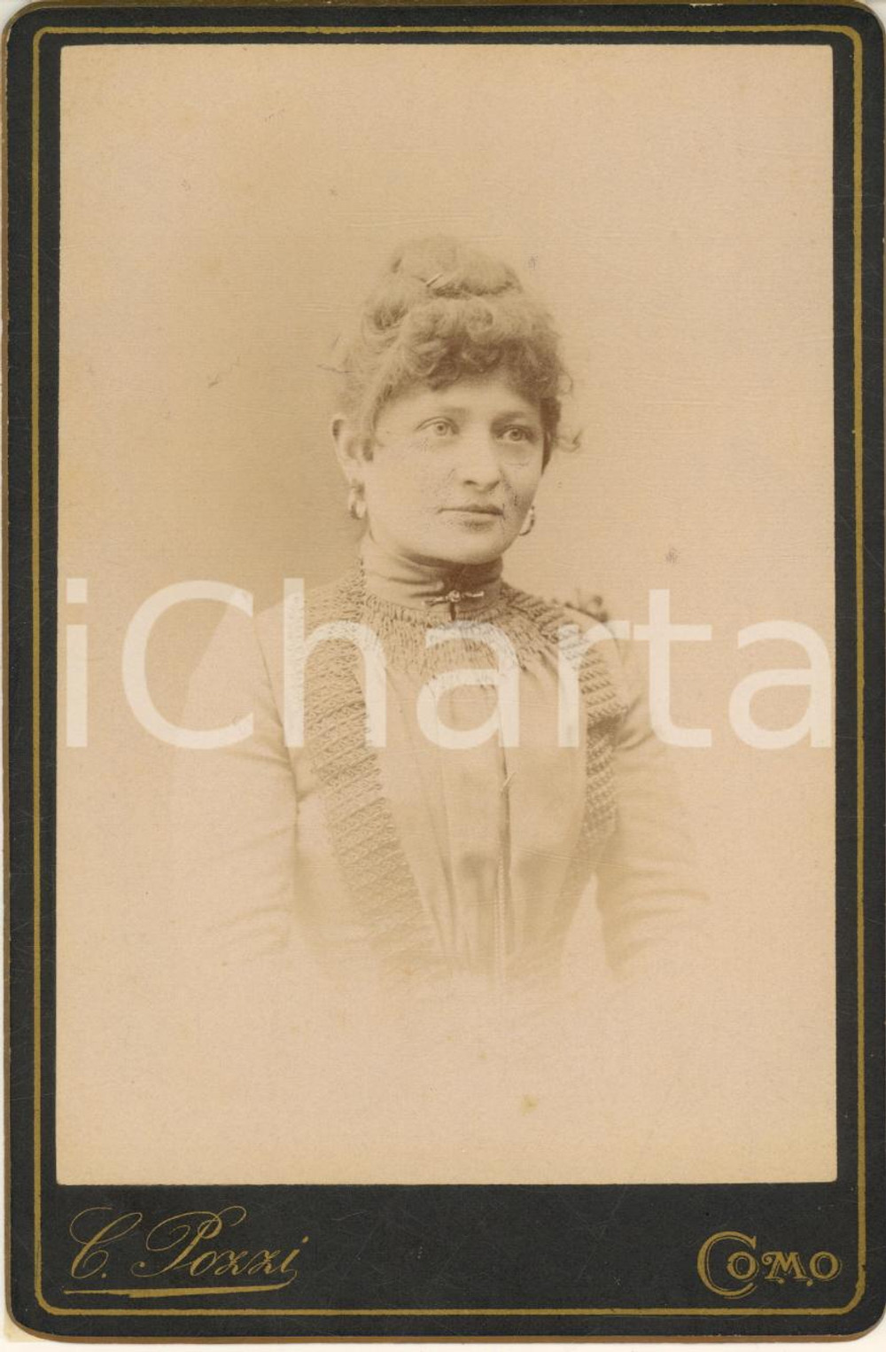 Fotografia d epoca originale 1880 ca COMO Giovane donna in abito chiaro  Ritratto Foto Carlo POZZI 1