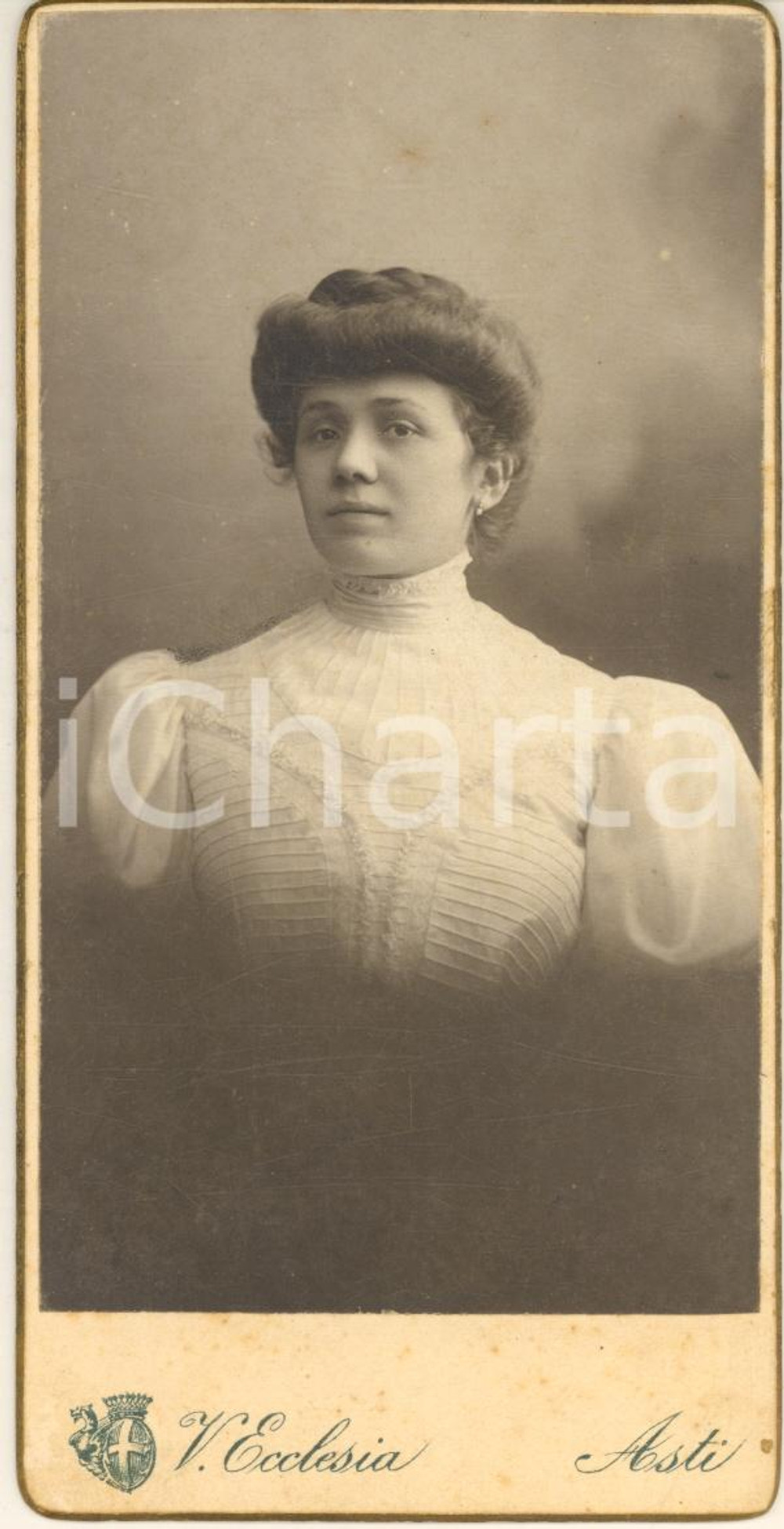 Fotografia d epoca originale 1900 ca ASTI Ritratto di donna in abito bianco Foto Vittorio ECCLESIA 8x15 2 1