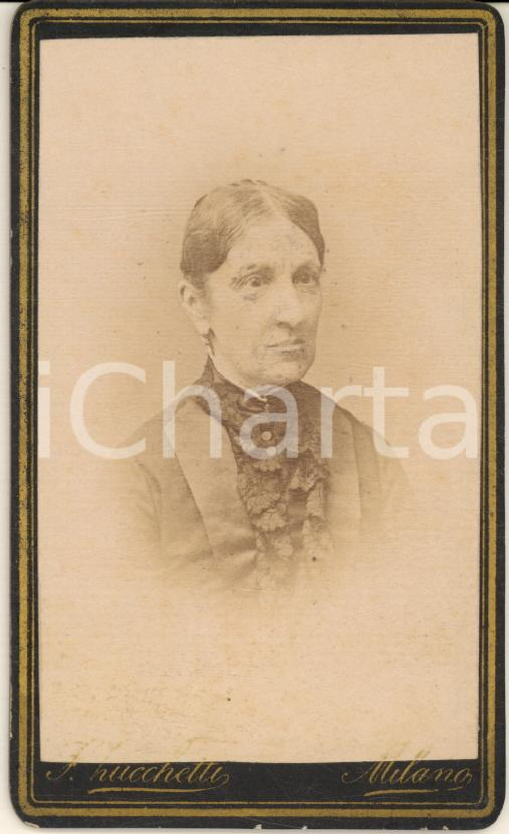 Fotografia d epoca originale 1880 ca MILANO  Ritratto di anziana donna  Busto  Foto ZUCCHETTI CDV 1
