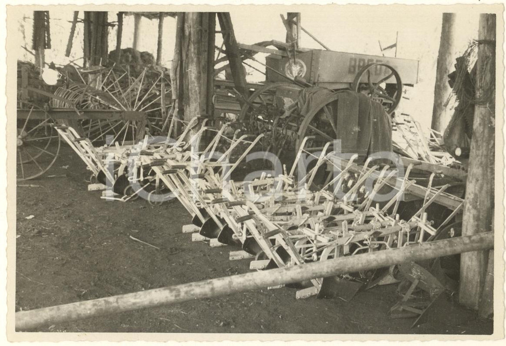 Fotografia d epoca originale 1939 GIMMA ETIOPIA Attrezzi e aratri BREDA per l agricoltura Foto 15x10 cm 1