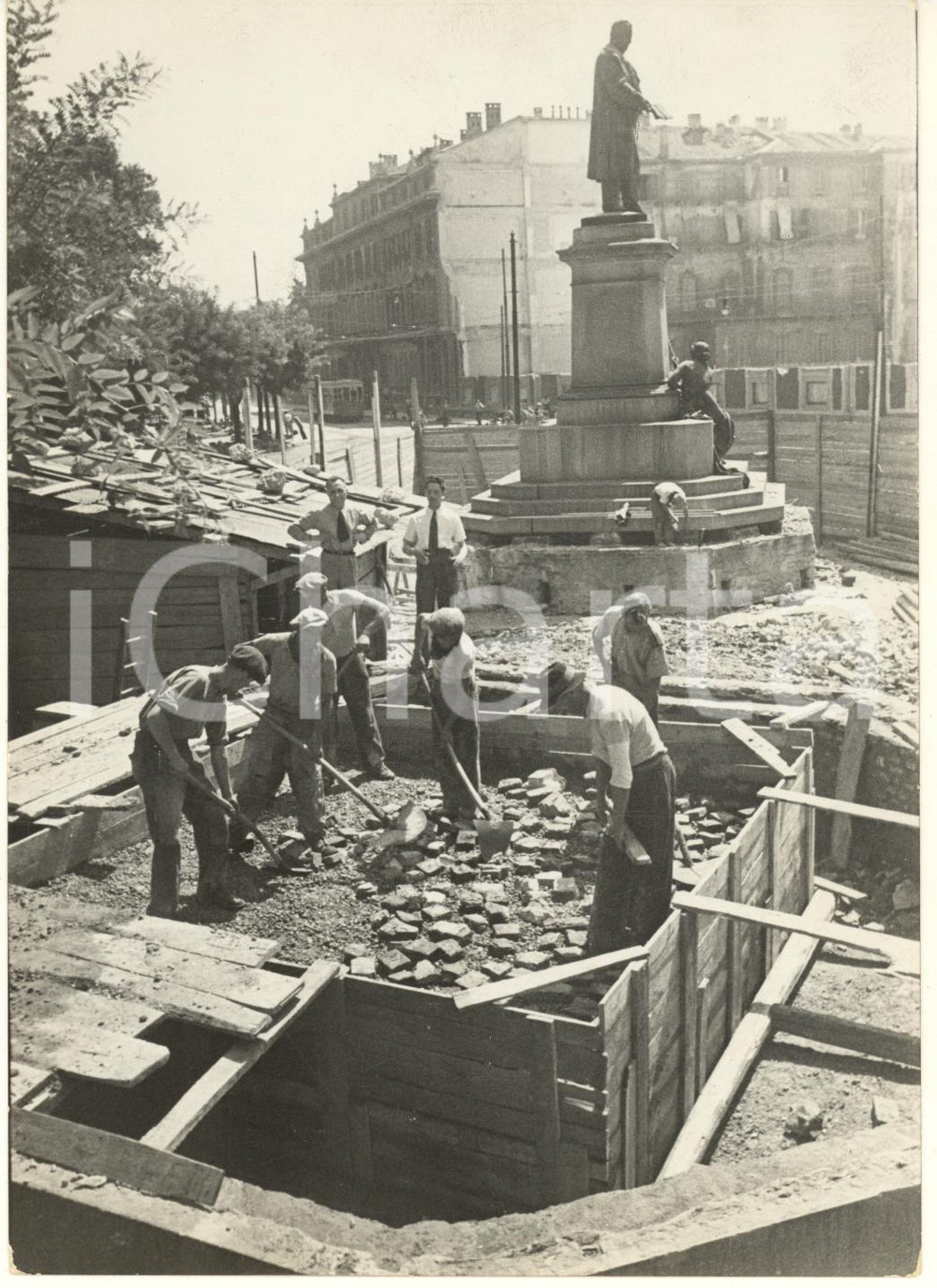 Fotografia d epoca originale Luglio 1939 MILANO Risistemazione piazza Cavour  Spostamento statua Foto 1