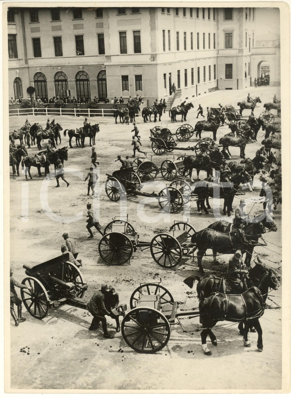 Fotografia d epoca originale 1932 MILANO Caserma di BAGGIO  Festa Reggimento Artiglieria a Cavallo  Cannoni 1