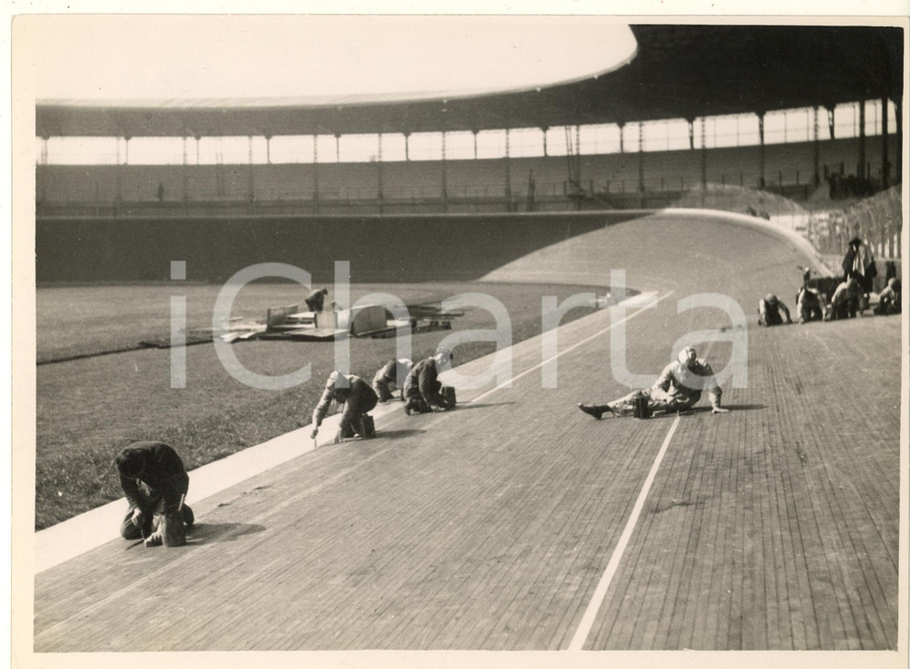 Fotografia d epoca originale 1935 MILANO Nuovo velodromo VIGORELLI  Finitura pista per l inaugurazione 1