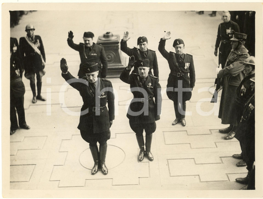 Fotografia d epoca originale 1936 MILANO Anniversario Vittoria  Autorità presso il Monumento ai Caduti Foto 1