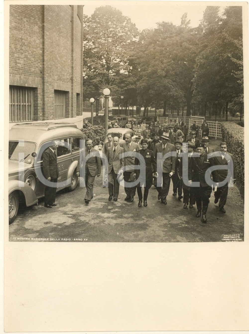 Fotografia d epoca originale 1937 MILANO TRIENNALE Achille STARACE arriva alla Mostra della Radio Foto 1