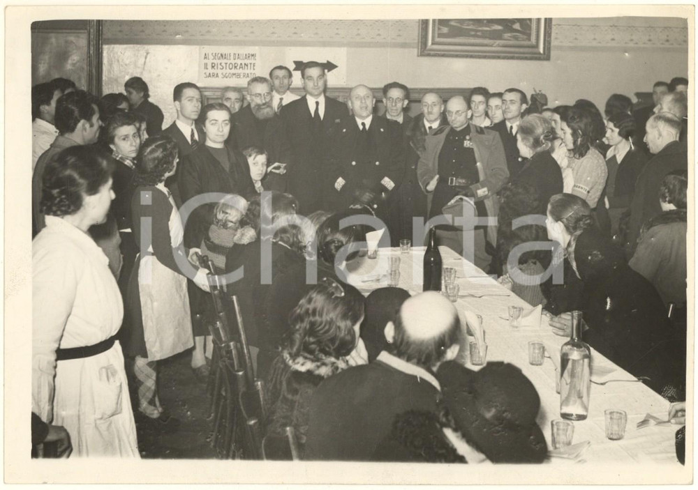 Fotografia d epoca originale 1942 MILANO Opera Cardinal Ferrari  Prefetto TIENGO al pranzo di Natale Foto 1