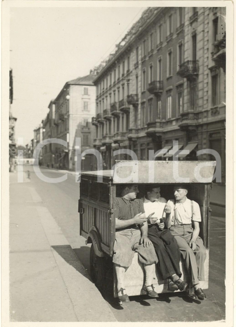 Fotografia d epoca originale 1939 COSTUME MILANO Tre amici in motofurgoncino  Foto 13x18 cm 1