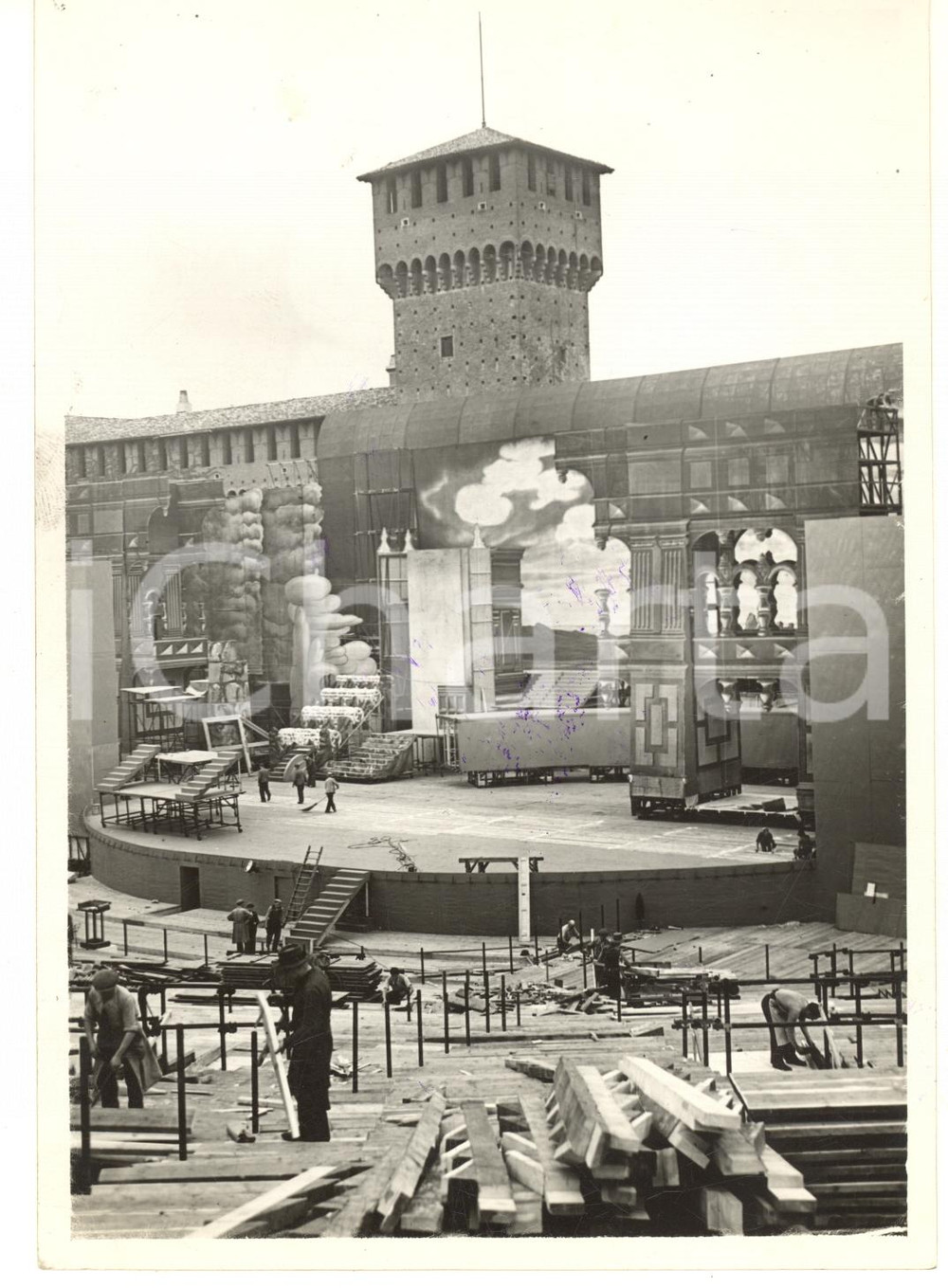 Fotografia d epoca originale 1939 MILANO Castello Sforzesco  Cantiere Teatro dei 20.000 Estate Musicale 1