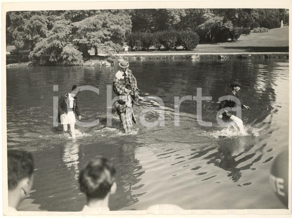 Fotografia d epoca originale 1938 MILANO Parco Sempione  Spettacolo per bambini nel laghetto Foto 1