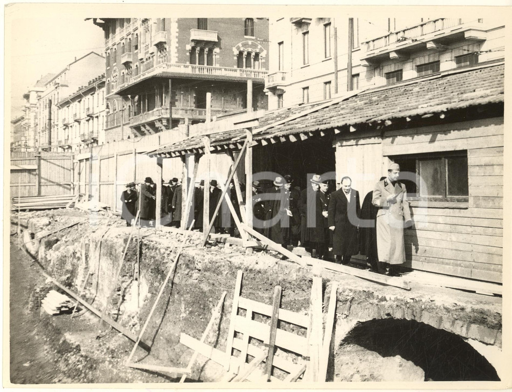 Fotografia d epoca originale 1938 MILANO Ministro Giuseppe BOTTAI visita scavi Porta di S. Ambrogio Foto 1