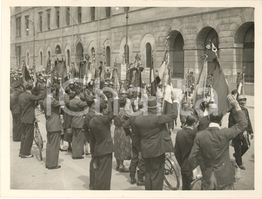 Fotografia d epoca originale 1937 MILANO Omaggio degli ex combattenti ai Caduti della Grande Guerra Foto 1