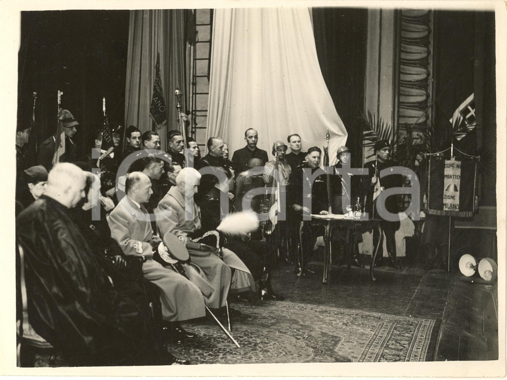Fotografia d epoca originale 1936 MILANO Duca di BERGAMO Gen. GRASSI  Medaglie ai reduci AOI Foto 1