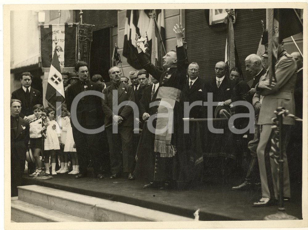 Fotografia d epoca originale 1940 ca MILANO GRECO Discorso mons. Edoardo GILARDI  Caduti in guerra Foto 1