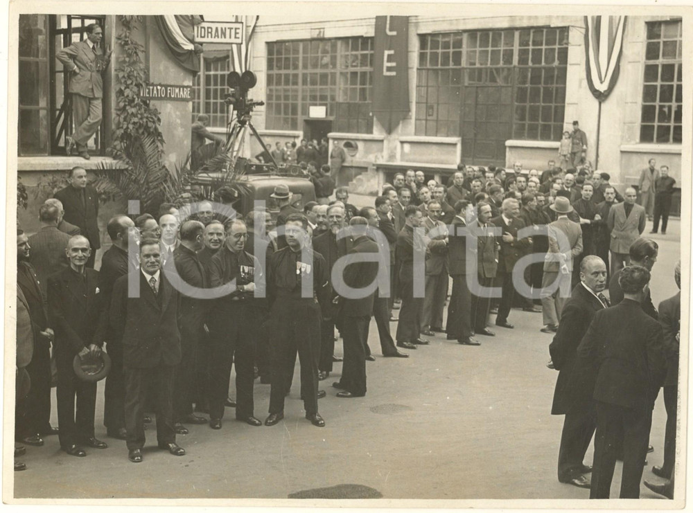 Fotografia d epoca originale 1934 MILANO BICOCCA Benito Mussolini visita lo stabilimento PIRELLI Foto RARA 1