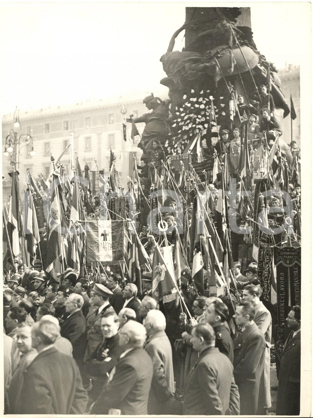 Fotografia d epoca originale 1936 MILANO Celebrazione Cinque Giornate  Cerimonia al monumento Foto 1