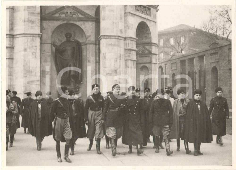 Fotografia d epoca originale 1934 MILANO Autorità al Tempio della Vittoria per l anniversario della Milizia 1