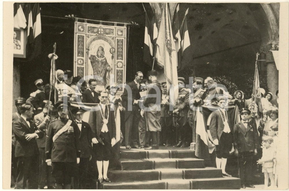 Fotografia d epoca originale 1931 MILANO Podestà Marcello VISCONTI DI MODRONE premia il seniore BRUSA Foto 1