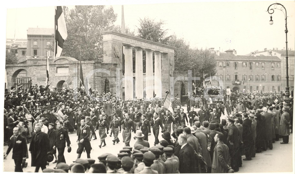 Fotografia d epoca originale 4 Novembre 1935 MILANO Annuale della Vittoria Corteo presso Monumento ai Caduti 1