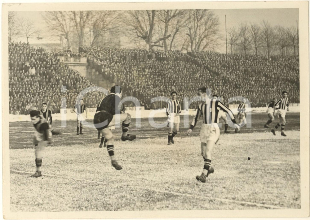 Fotografia d epoca originale 1943 CALCIO SERIE A  MILANJUVENTUS 20 Parata di Lucidio SENTIMENTI Foto 1