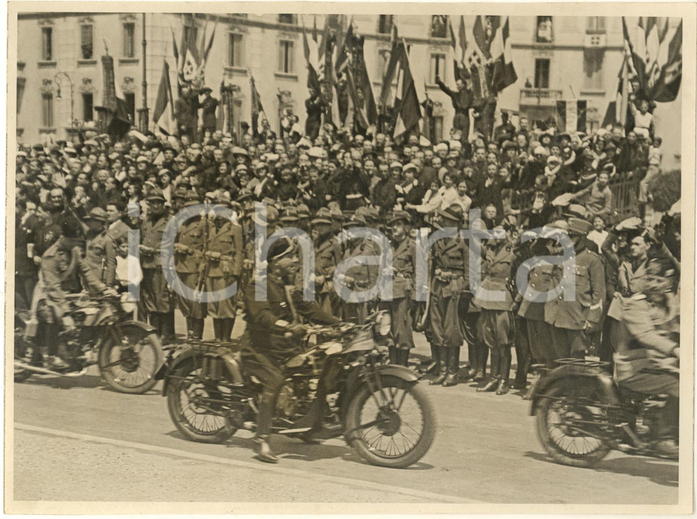 Fotografia d epoca originale 1933 MILANO Achille STARACE passa in rassegna i fasci giovanili  Foto 1