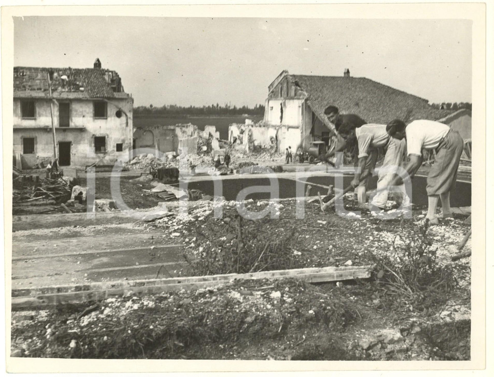 Fotografia d epoca originale 1936 MILANO Cantiere nuovo aeroporto di LINATE  Demolizione vecchie case Foto 1