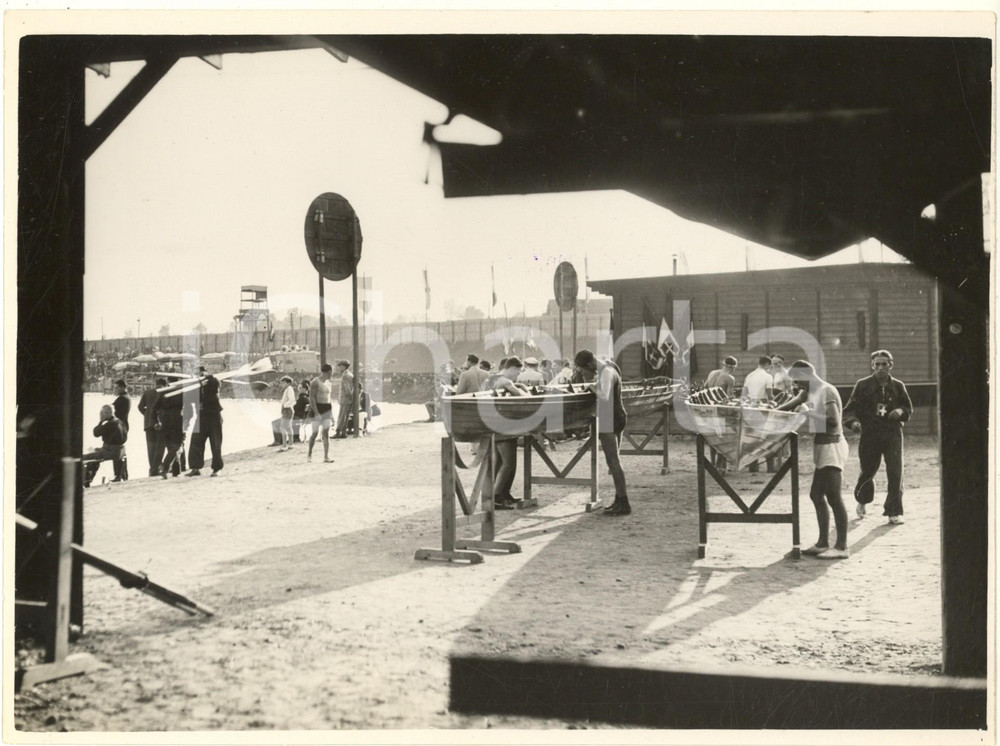Fotografia d epoca originale 1936 MILANO IDROSCALO Campionato Nazionale Canottaggio  Preparazione barche 1