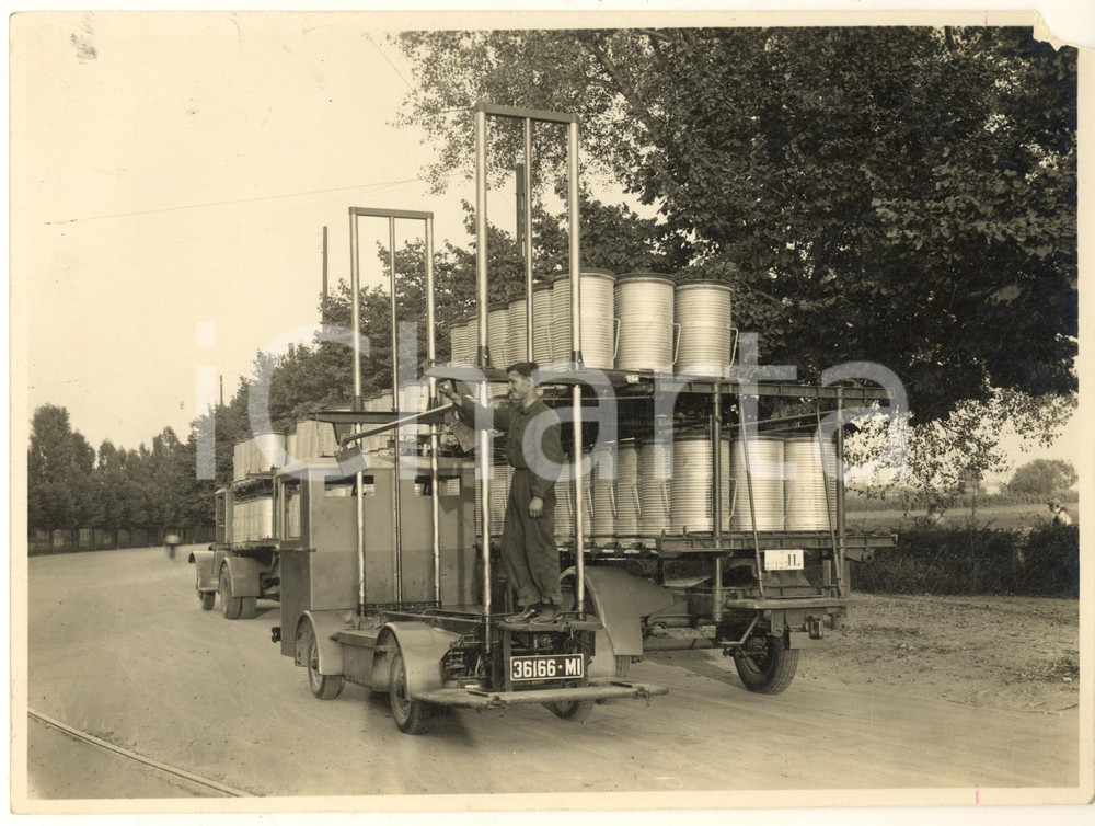 Fotografia d epoca originale 1930 COSTUME MILANO Raccolta spazzatura con nuovi autocarri Foto 24x18 cm 1