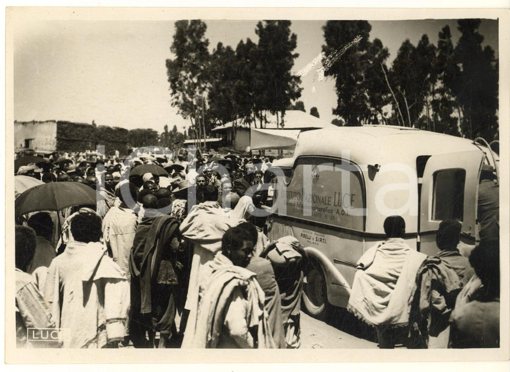 Fotografia d epoca originale 1938 AOI ADDIS ABEBA Autocinema sonoro per gli indigeni Fotografia 18x13 cm 1