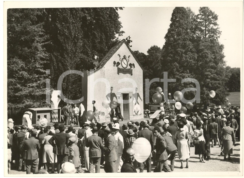Fotografia d epoca originale 1938 MILANO Parco Sempione  Cella Signor Bonaventura per la festa dei bambini 1