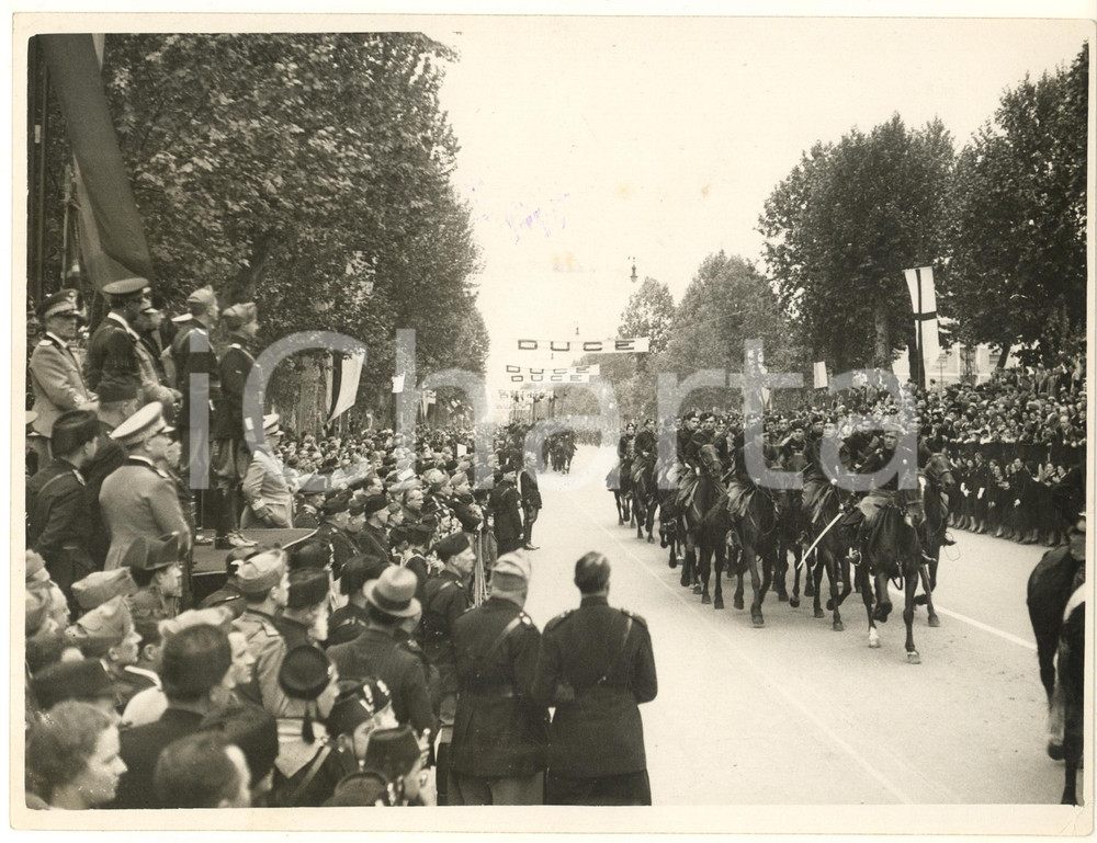 Fotografia d epoca originale 1938 MILANO Corso Sempione  Festa della GIL  Sfilata dei cavalleggeri Foto 1