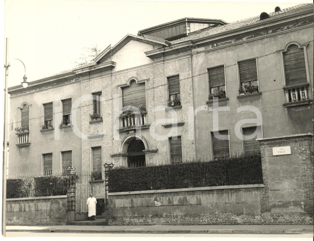 Fotografia d epoca originale 1950 ca MILANO via Pace 15  Policlinico  Padiglione BERTARELLI Foto 24x15 cm 1