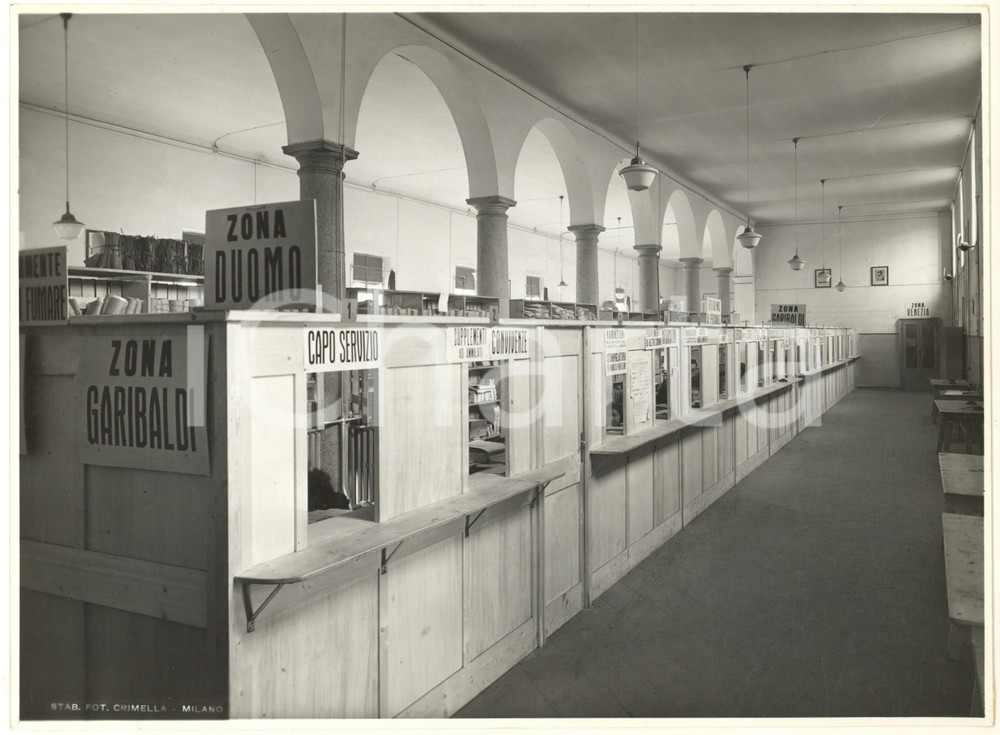 Fotografia d epoca originale 1942 MILANO Ufficio anagrafe  Interno  Fotografia 24x18 cm 1